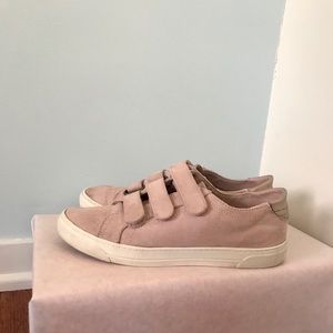 3 strap Velcro sneakers